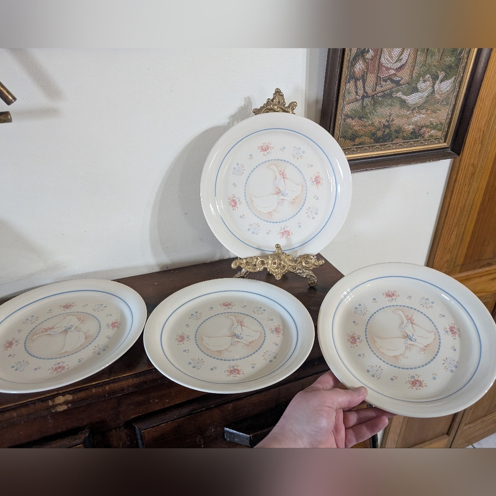 Vintage Set of 4 Corelle Country Promenade Plates - Geese and Flowers Pattern